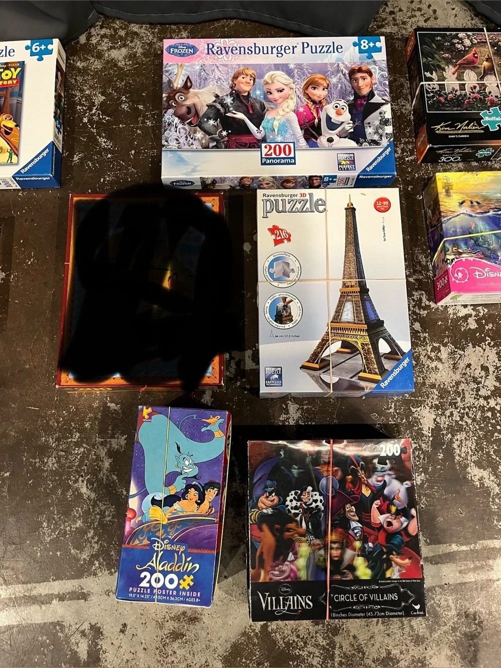 Lot of 14 48-300 piece jigsaw‎ puzzles.